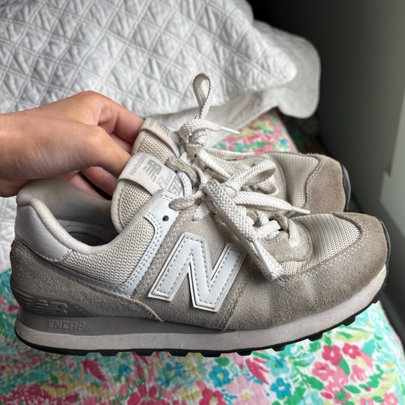 New Balance - Picture 1 of 5